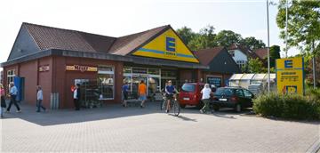 So sieht der Edeka-Markt in Burhave heute aus. Doch schon bald soll ein neuer, doppelt so großer Markt gebaut werden.