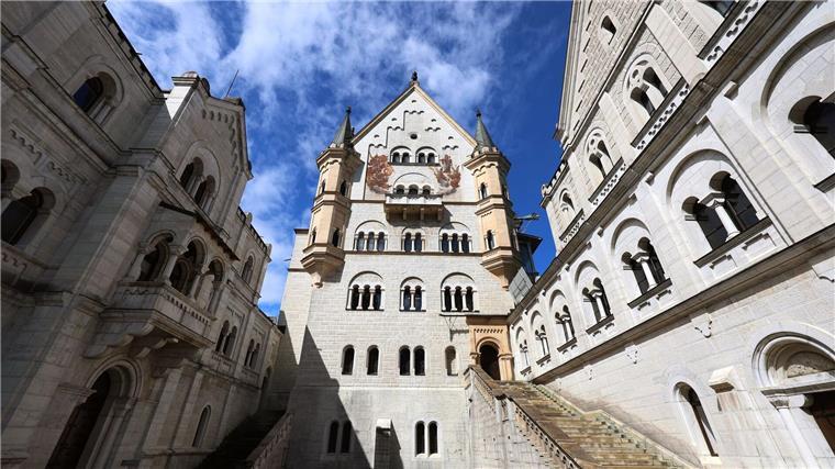 Märchenschlösser werden zum Welterbe So sieht der Innenhof von Schloss Neuschwanstein aus.
