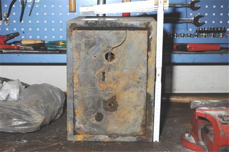 Nordenham: Polizei sucht Eigentümer eines Tresors So sieht der Tresor aus, der jetzt in Nordenham gefunden wurde.