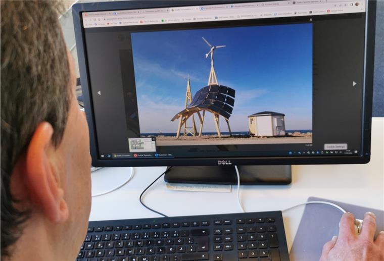 So soll die neue Ladestation am Strand aussehen - nur etwas kleiner und ohne Windkraftanlage. Wer im Internet recherchiert, findet Bilder von dem, was zwischen Weserterrassen und Campingplatz geplant ist.