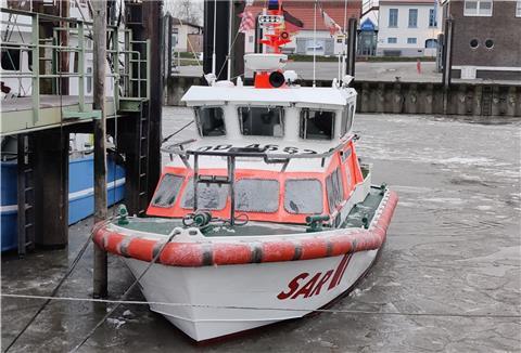 So vereist kam das Seenotrettungsboot „Emil Zimmermann“ der Freiwilligenstation Fedderwardersiel am Sonntag vom Einsatz zurück in den Hafen. Es herrschte Sturm aus Ost bei minus acht Grad Celsius.