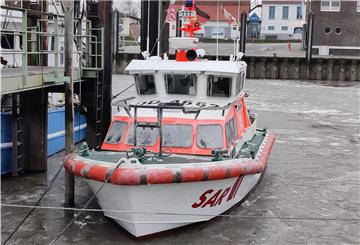 So vereist kam das Seenotrettungsboot „Emil Zimmermann“ der Freiwilligenstation Fedderwardersiel am Sonntag vom Einsatz zurück in den Hafen. Es herrschte Sturm aus Ost bei minus acht Grad Celsius.