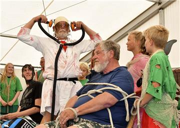 So verlief die Wattentaufe auf dem Strandfest. Foto: Ulich