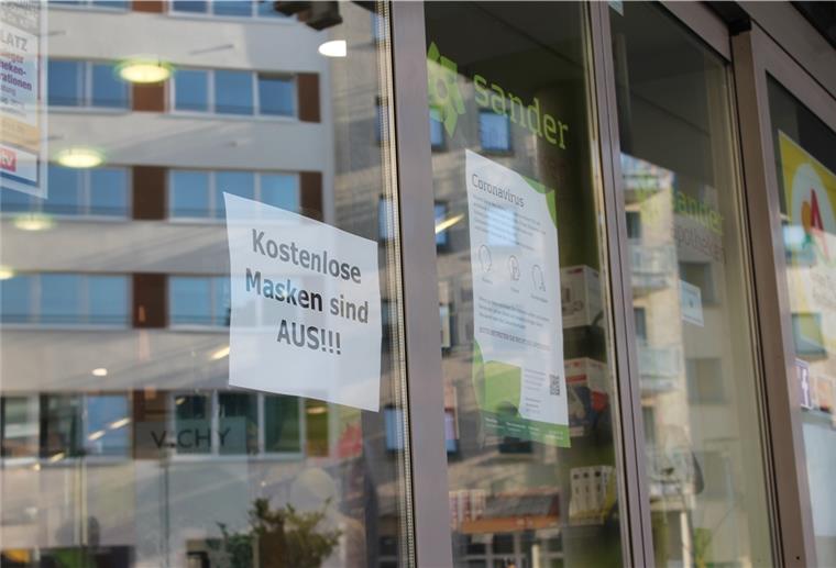 Kostenlose Schutzmasken sorgen für viel Frust So wie auch schon am Freitag und Sonnabend teilten die Apotheken ihren Kunden mit Hinweisschildern mit, dass die kostenlosen Masken derzeit nicht vorhanden sind.