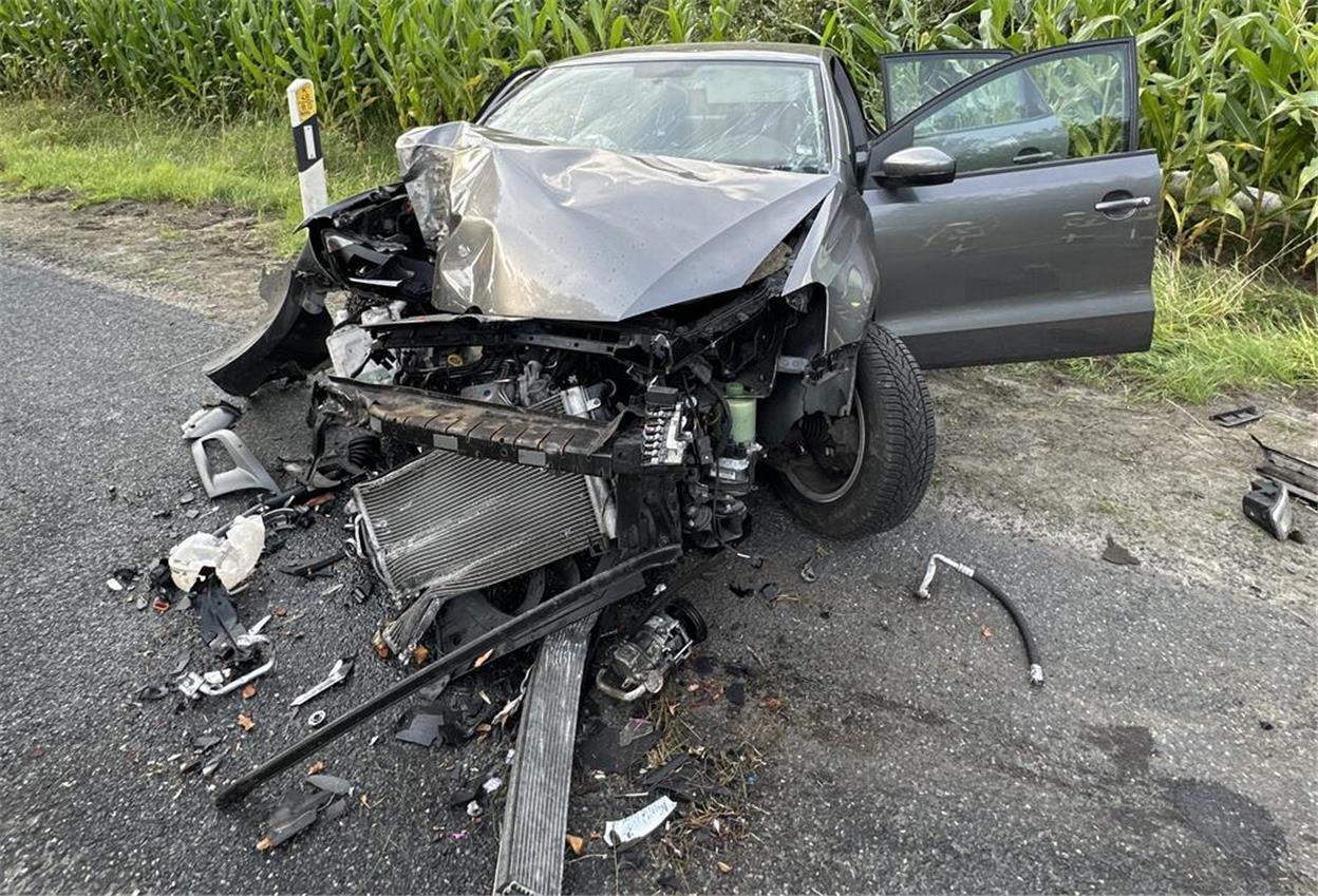 So wie das Auto aussieht, hatte der 19-Jährige wohl Glück im Unglück.