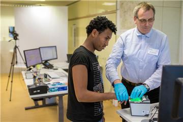 So wie dieser Flüchtling, der nach eigenen Angaben aus Eritrea stammt, haben im vergangenen Jahr deutlich mehr Personen einen Asylantrag gestellt. 