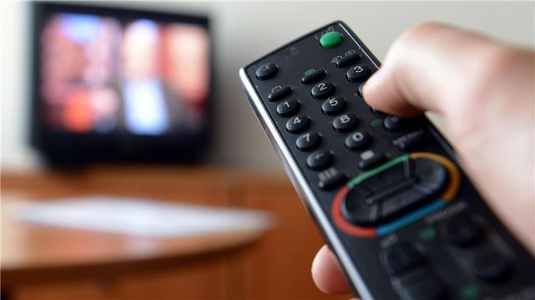 Jeder Vierte schaut kein klassisches TV mehr Social Media statt Fernsehen: Junge Menschen steuern mit Blick auf aktuelle Informationen deutlich häufiger Social Media an (Symbolbild).