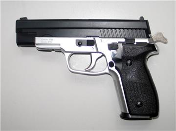 Softair-Waffen wie diese sehen echten Pistolen zum Verwechseln ähnlich. Aber auch sie dürfen von jedermann nicht in der Öffentlichkeit getragen werden.