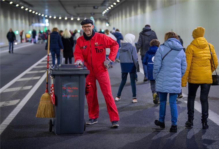 Sogenannte Walking-Acts, wie Müllmann Teo alias Ludger Hollmann, sorgten für gute Laune.