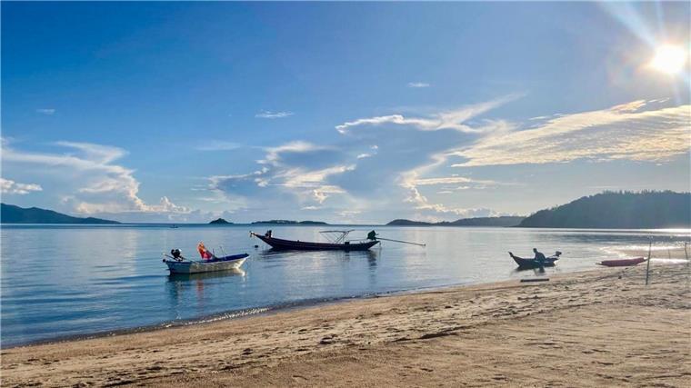 Der White-Lotus-Effekt: „Set-Jetter“ als Segen oder Fluch? Solch leere Strände sind mittlerweile selten geworden auf der Insel im Golf von Thailand. (Archivbild)