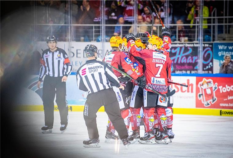 Solche Bilder wird es in den kommenden Wochen weiterhin nicht geben. Die Fischtown Pinguins müssen nach wie vor auf den Saisonstart warten.