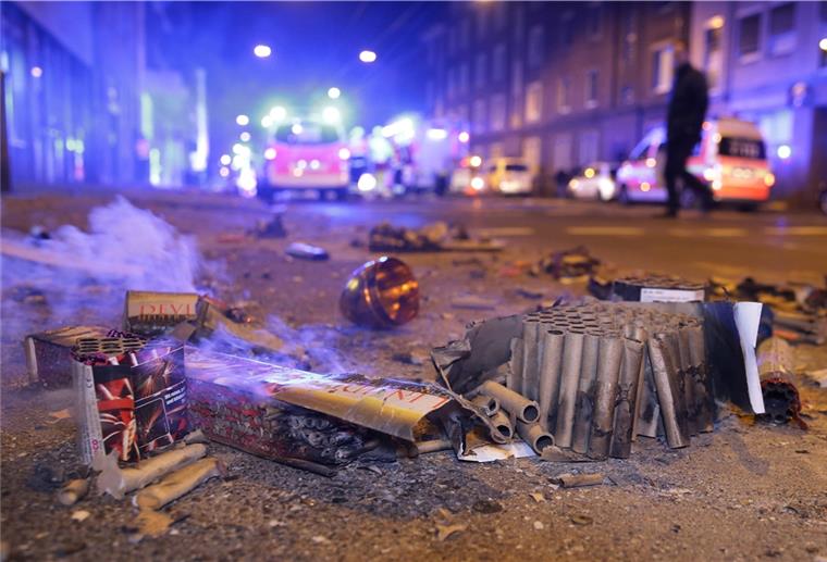 Das Böllern bleibt in Bremerhaven verboten Solche Bilder wird es in diesem Jahr in Bremerhaven nicht geben. Das Böllern bleibt im Land Bremen verboten.