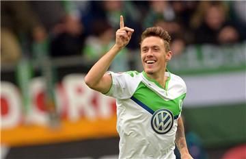 Solche  Jubelszenen gab es für Max Kruse in Wolfsburg selten. Der Nationalspieler möchte den VfL nach einem Jahr verlassen und steht mit Werder Bremen in Kontakt. Foto Steffen/dpa
