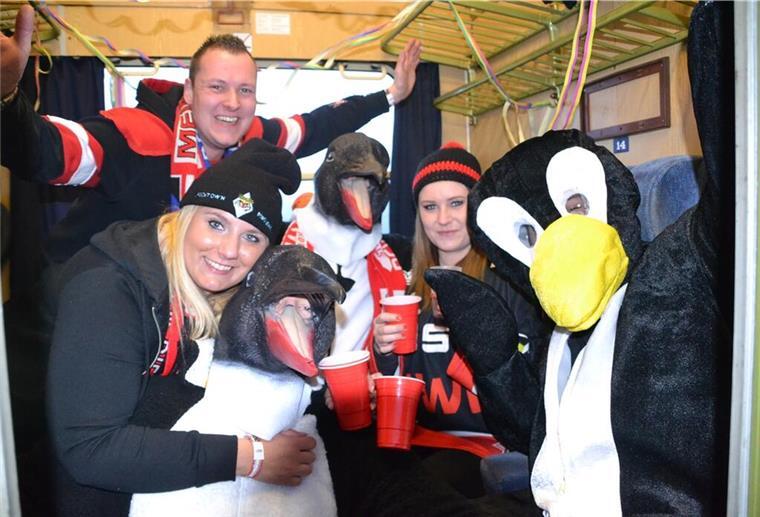 Sonderzugfahrten sind immer Feiertage für die Pinguins-Fans.