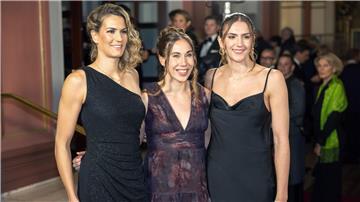 Sonja Greinacher, Svenja Brunckhorst, Marie Reichert (v. l.) hoffen auf die Auszeichnung als Mannschaft des Jahres.