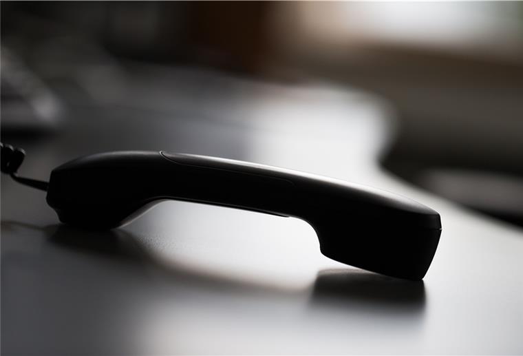 Sonntagabend haben eine 87-jährige Frau aus Gnarrenburg und ein 64-jähriger Mann aus Sandbostel Anrufe von falschen Polizeibeamten erhalten. Das berichtet die echte Polizei.