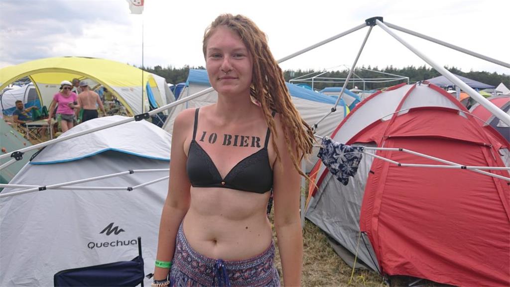 Sophie Fouquet aus Mölln hat sich per AirBrush dieses &quot;Tattoo&quot; machen ...
