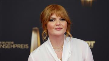 Sophie Passmanns Roman „Pick me Girls“ kommt auf die Bühne.