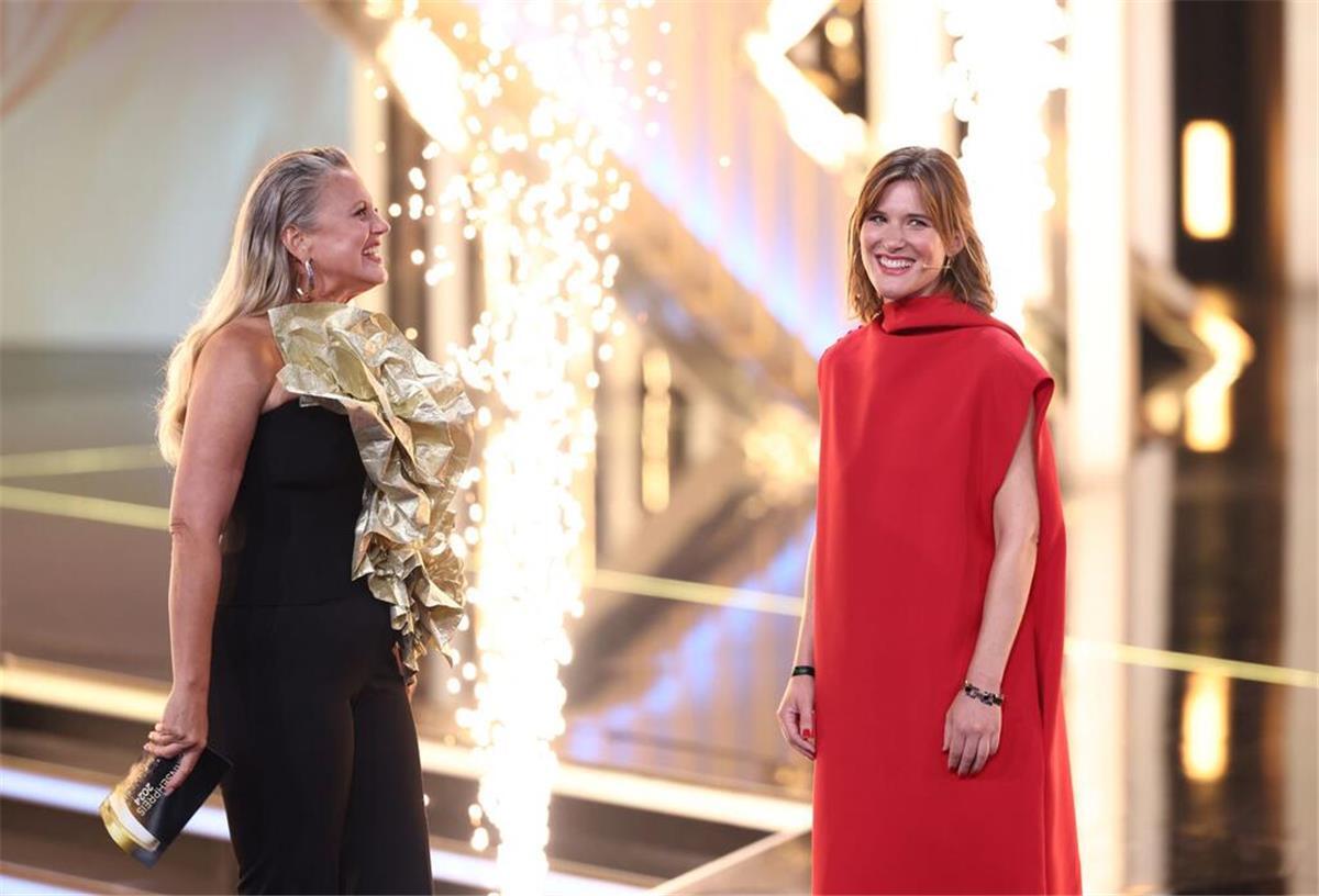Sophie von der Tann (r) erhielt den Förderpreis für ihre Berichterstattung über den Israel-Gaza-Krieg (ARD).