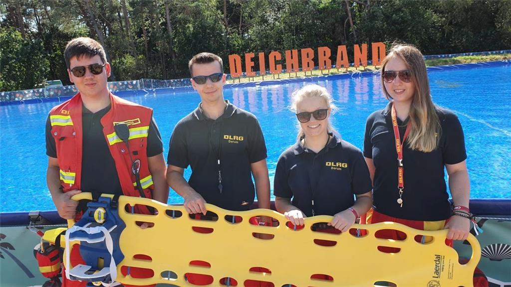 Sorgen am XXL-Pool für Sicherheit (von links): Simon, Lucas, Marie und Sarah vom...