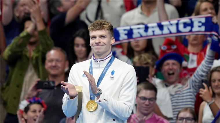Sorgte regelmäßig für Partystimmung: Frankreichs Schwimmstar Léon Marchand.