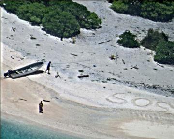 "SOS" im Sand: So haben gestrandete Seeleute in Mikronesien auf sich aufmerksam gemacht.