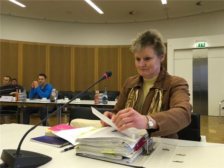 Sozialbetrug: Sozialamtsleiterin spricht von "vielen kleinen Sachen" Sozialamtsleiterin Astrid Hendriksen musste sich heute vor dem Untersuchungsausschuss zum Thema Sozialbetrug äußern.
