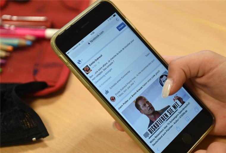 Wann Facebook-Pöbelei strafbar ist Screenshot von Smartphone