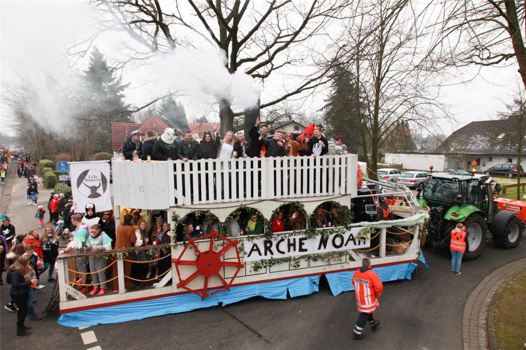 Spaß auf der Arche Noah. Karneval in Wehdel 2018. Foto: Kai-Martin Ulrich