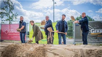Spatenstich am Kistner-Gelände (von links): Jaroslav Gerbatowski, Ingrid Spengler, Melf Grantz, Silvester Gerbatowski und Christian Jaeger.
