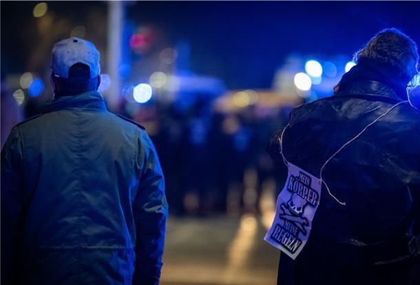 Spaziergänge von Kritikern der Corona-Politik gibt es inzwischen in vielen Orten Deutschlands, auch in Nordenham. 