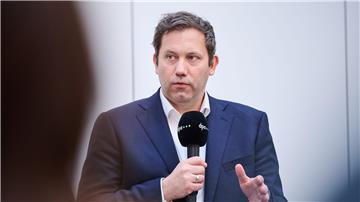 SPD-Chef Lars Klingbeil (SPD) sieht noch 27 Prozent der Wählerinnen und Wähler unentschieden - er ruft seine Partei zum Kampf um jede Stimme auf. (Archivfoto)