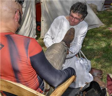 Spektakel beim Mittelalterfest rund um die Burg in Bad Bederkesa. Mit von der Pa...