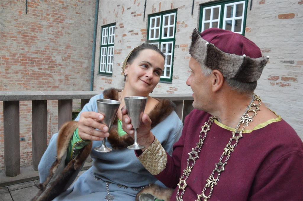 Spektakel beim Mittelalterfest rund um die Burg in Bad Bederkesa. Mit von der Pa...