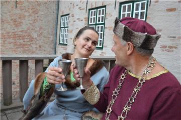Spektakel beim Mittelalterfest rund um die Burg in Bad Bederkesa. Mit von der Pa...