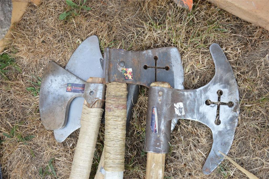 Spektakel beim Mittelalterfest rund um die Burg in Bad Bederkesa. Mit von der Pa...