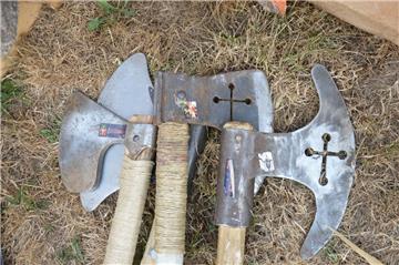Spektakel beim Mittelalterfest rund um die Burg in Bad Bederkesa. Mit von der Pa...