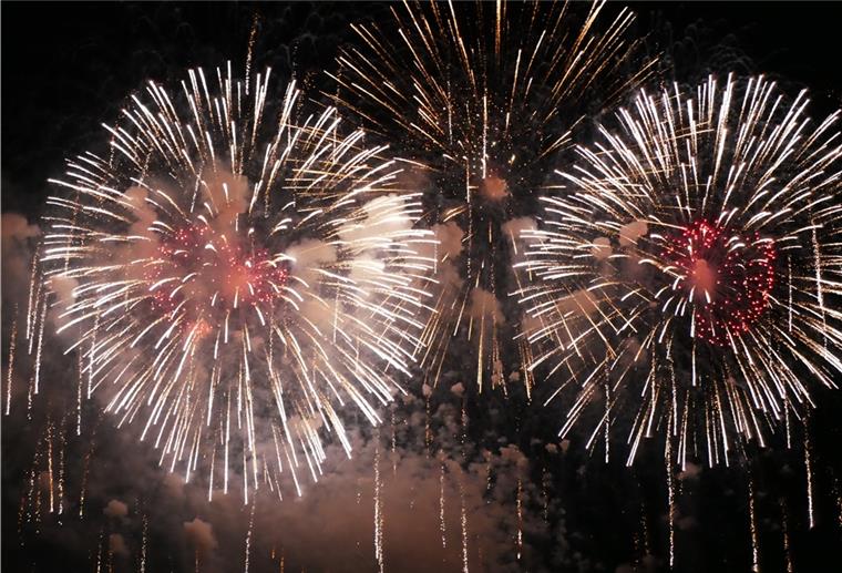Spektakuläres Höhenfeuerwerk wird es dieses Silvester nirgendwo geben. Kleinstfeuerwerk wie Wunderkerzen und Knallerbsen, die ganzjährig erworben werden können, dürfen dagegen überall verwendet werden.