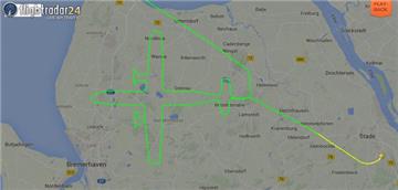 Spektakuläres Manöver über dem Landkreis Cuxhaven. Foto Flightradar 24