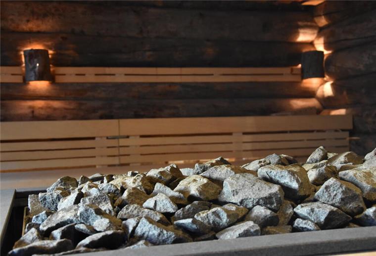 Sauna mit Saunasteinen