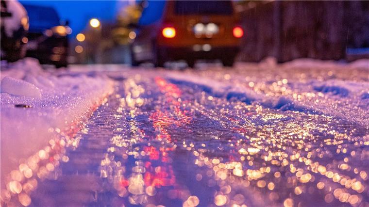 Warnung vor Glatteis und Eisregen: Wetterlage am Sonntag kritisch