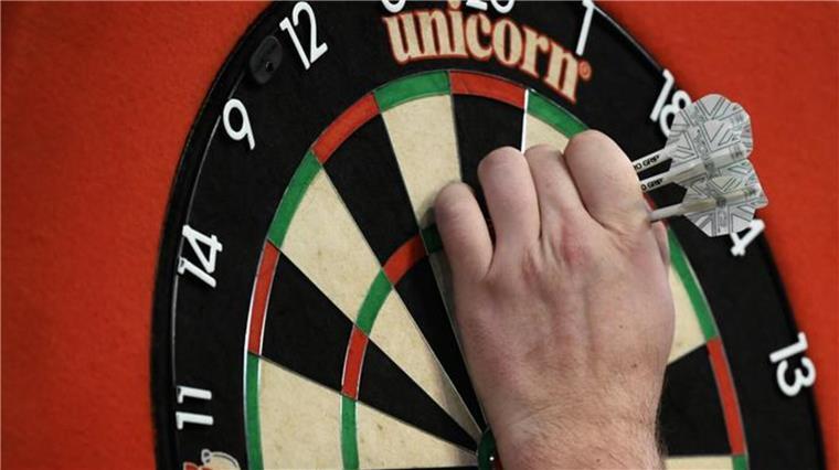Spiel mit der Scheibe: Gerade rund um die Weltmeisterschaft in London spüren auch regionale Dartsvereine ein gesteigertes Interesse am Wurfspektakel mit den Pfeilen.