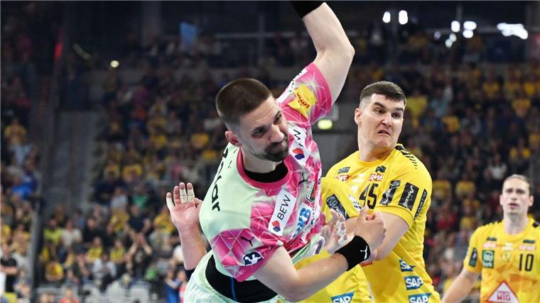 Handball-Füchse feiern Meistertitel Spieler Fabian Wiede holte mit seiner Handball-Mannschaft den Meistertitel.