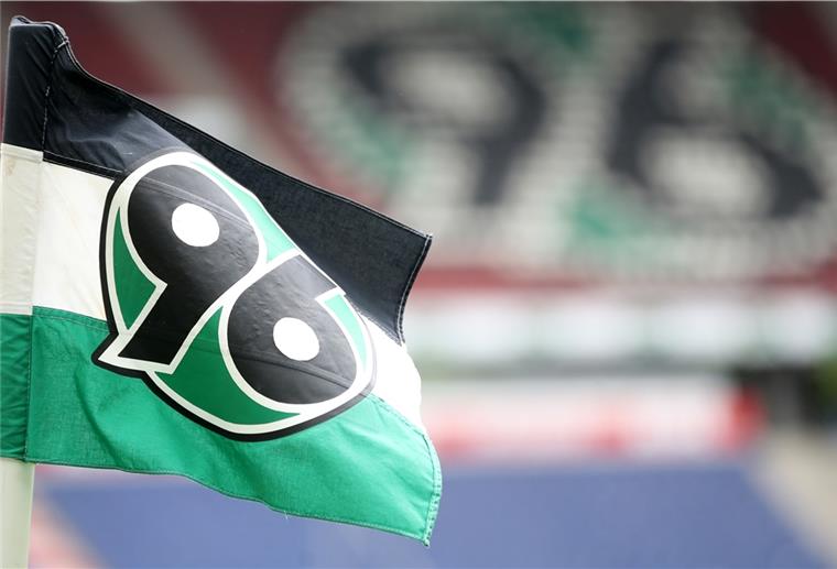 Spieler von Hannover 96 haben gegen Corona-Auflagen verstoßen.