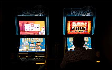Spielhallenbetreiber in Niedersachsen sollen in Zukunft an einer landesweiten Sperrdatei für suchtgefährdete Spieler teilnehmen.