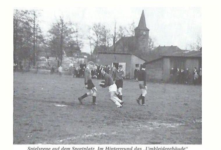Spielszene auf dem Rhader Sportplatz.