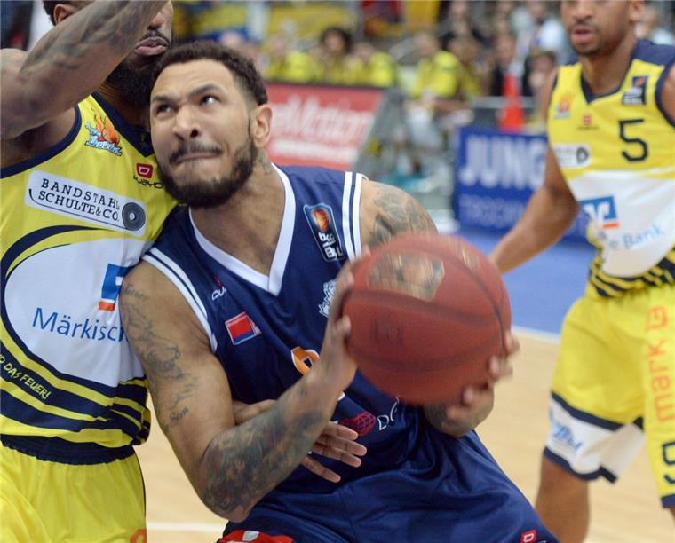 Der Krebs ist besiegt - Ex-Eisbär Sergio Kerusch freut sich auf Spiel in Bremerhaven Spielte 2015 für die Eisbären: der Deutsch-Ami Sergio Kerusch.