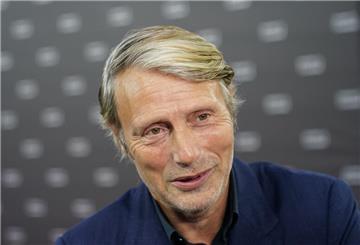 Spielte in Rihannas Musikvideo „Bitch Better Have My Money“ mit: Schauspieler Mads Mikkelsen.