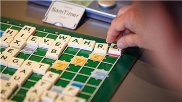 Spielzug bei der 14. Deutschen Scrabble-Meisterschaft in Minden.