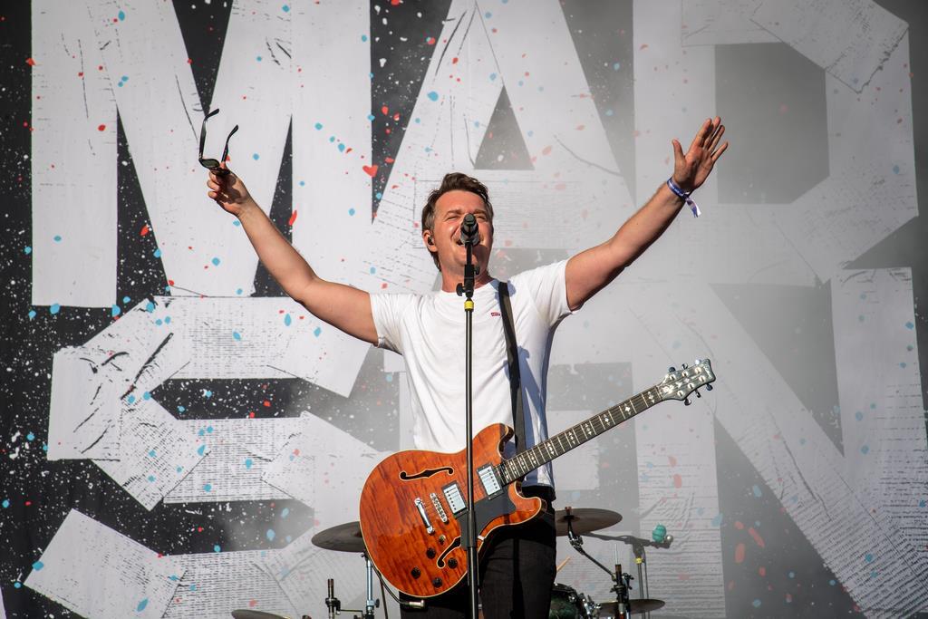 Spontaner Auftritt von Madsen beim Deichbrand-Festival. Gestern noch in Köln, he...